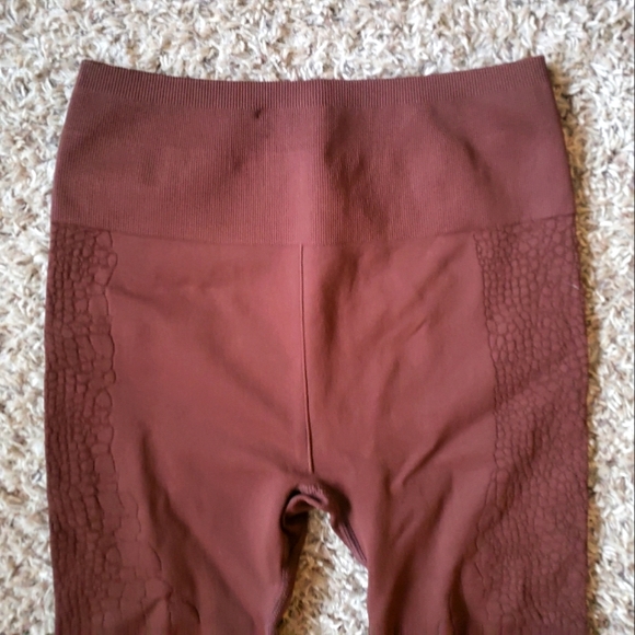 Fabletics High-Waisted Seamless Reptile Leggings - Picture 6 of 8